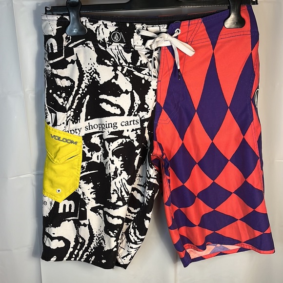 Volcom Shorts 90s Look - Picture 2 of 6